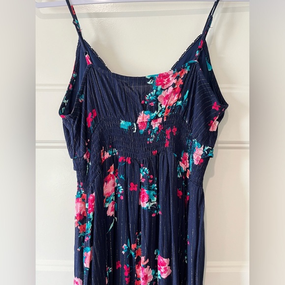 NWT Francesca’s Navy Floral Maxi Dress with Gold Detail - Picture 5 of 9